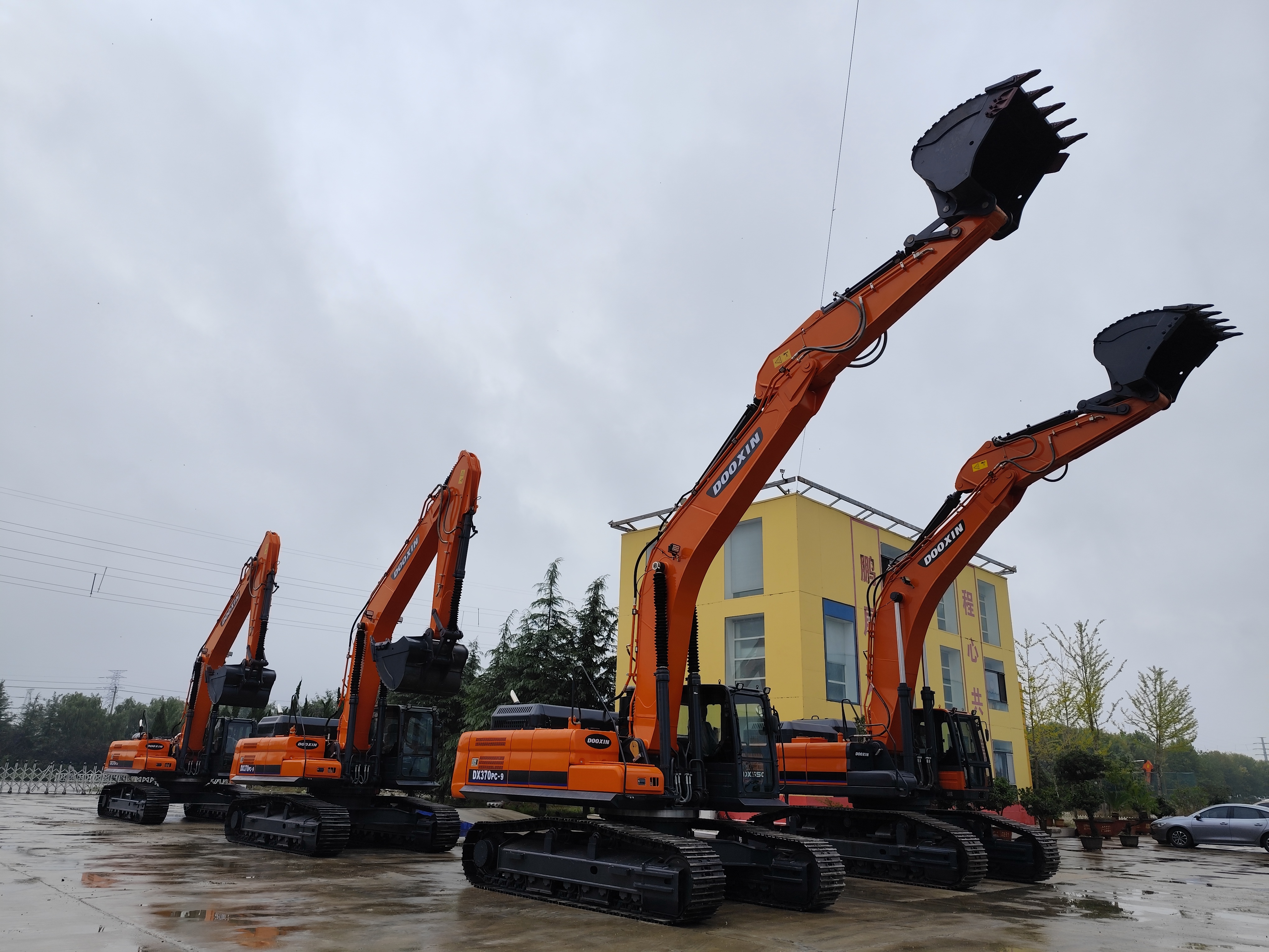 هیئتی از مشتریان از اکوادور در حال بازدید هستند.